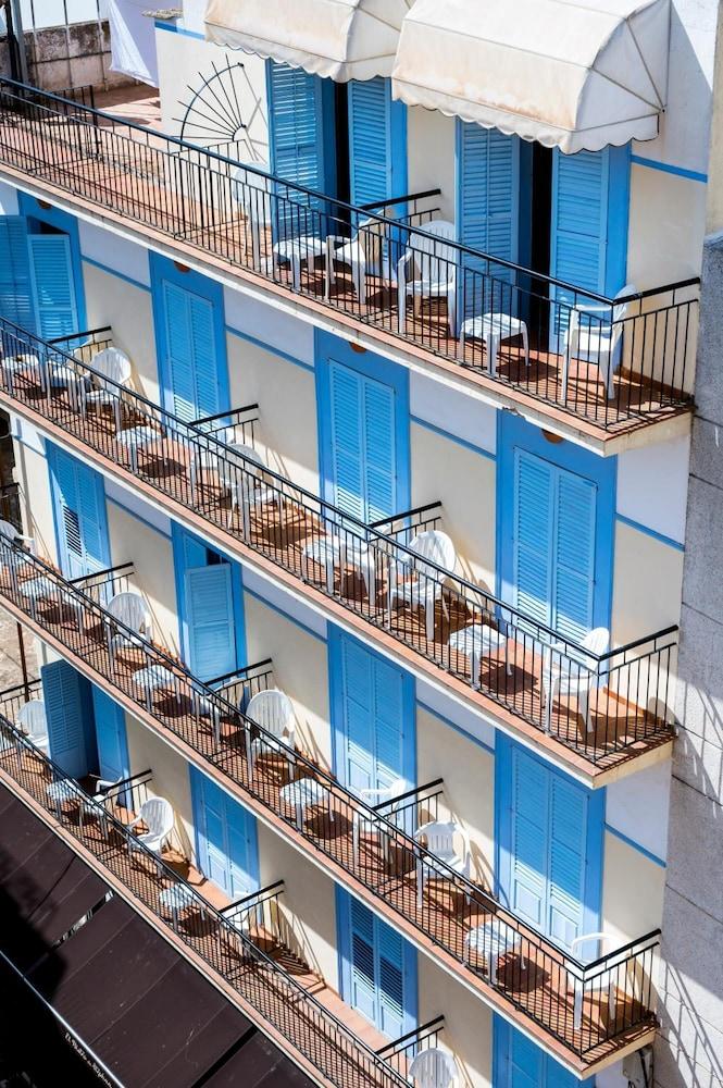 ホテル オスタル フェレール サンアントニオアバド エクステリア 写真